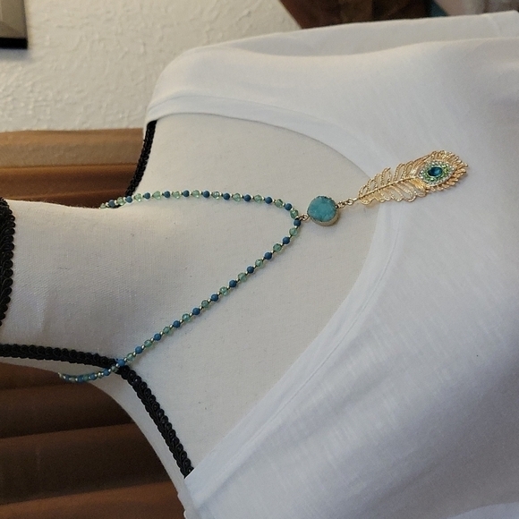Handmade Howlite Beaded Rhinestone Peacock Feather Pendant Castlecore Necklace - Picture 2 of 8